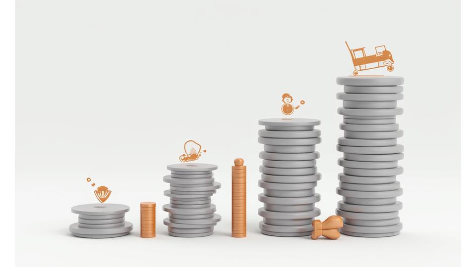 Infographic comparing the typical costs of scooter ownership versus a RideFlex subscription over two years in India, highlighting significant savings with subscription.